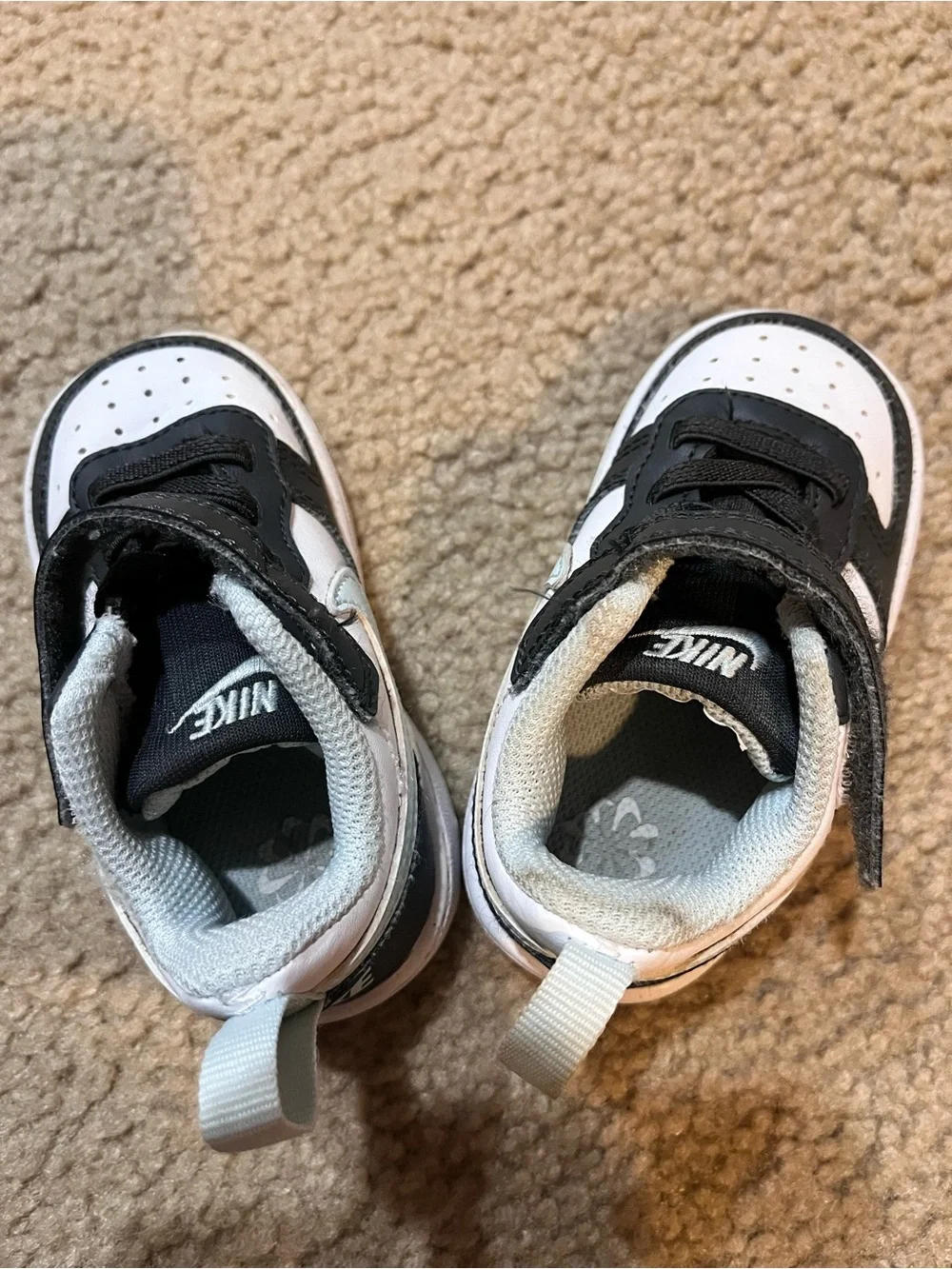 Nike Kids Black and White Low-Top Hook-and-Loop Sneakers size 5 C